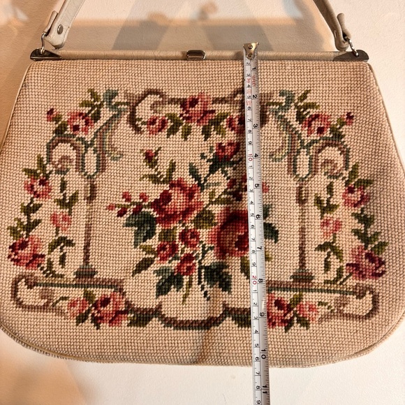 Vintage Floral Needlepoint Crossstitch Structured Handbag Coin Purse Closure - Picture 5 of 14